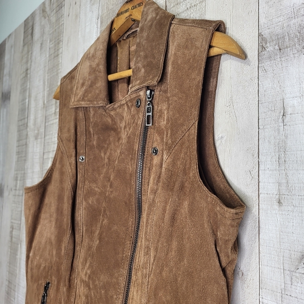 Sleeveless Brown Suede Moto Vest With Pockets - Picture 6 of 11